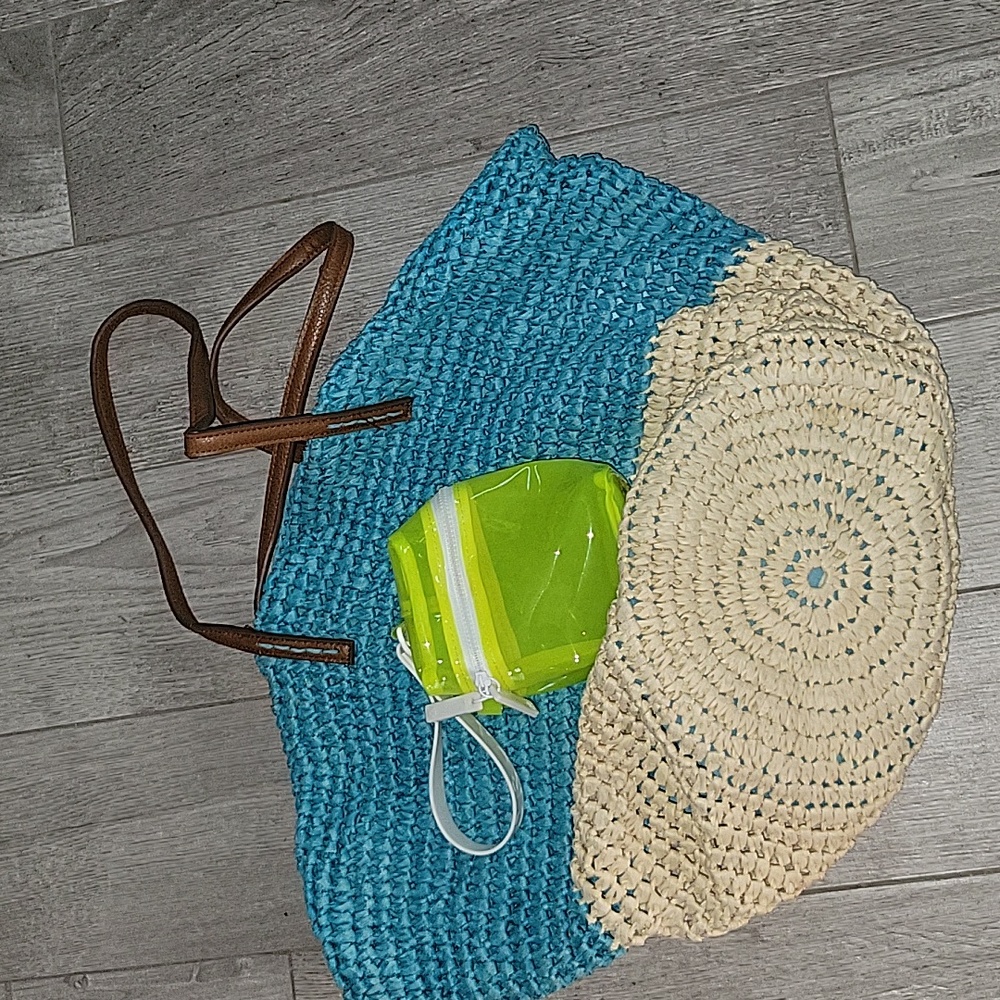 Summer tote and blasting make up bag